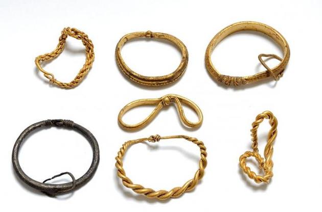 Археологи виявили сім браслетів вікінгів