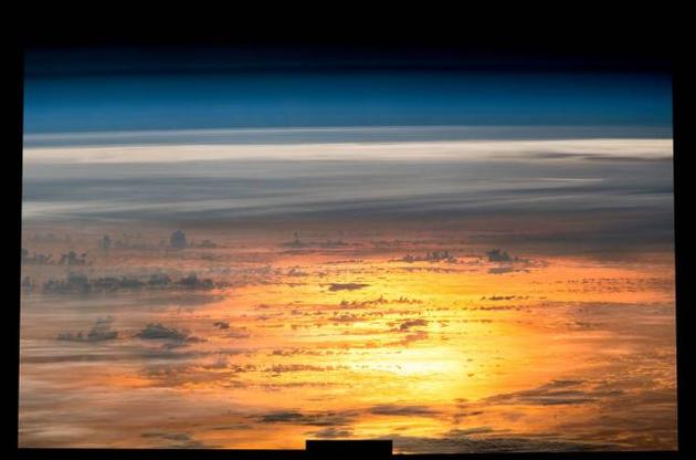 NASA опубликовало фото заката из космоса