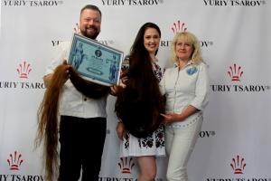 Девушка с самыми длинными волосами попала в Книгу рекордов Украины