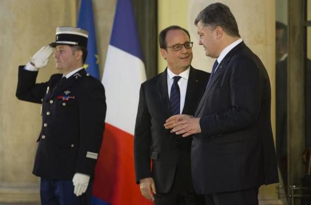 Порошенко полетить у Париж на зустріч з Олландом