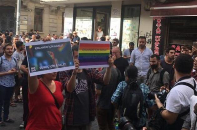Поліція розігнала ЛГБТ-марш у Стамбулі
