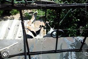 Терористи обстріляли Красногорівку з танка, зруйнувавши житлові будинки