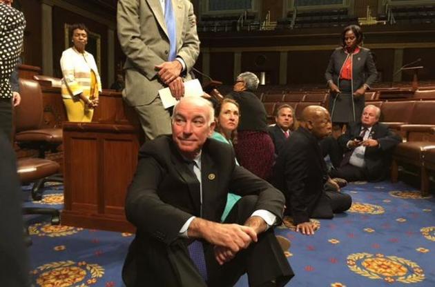 Сидячий страйк в Конгресі США