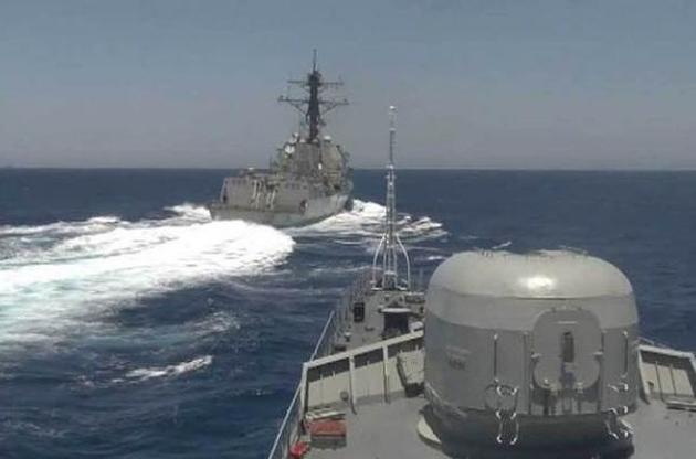 В Средиземном море произошло опасное сближение кораблей России и США