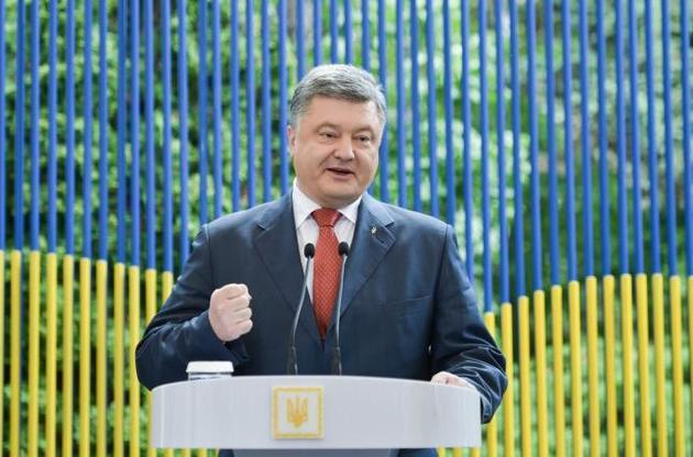Порошенко сподівається, що санкції змусять Москву виконувати Мінські домовленості
