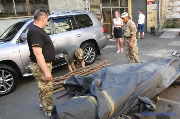 Бійці добробатів планують встановити намети під Печерським судом в Києві
