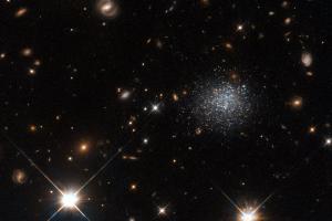 "Хаббл" зробив знімок "обкраденої" карликової галактики