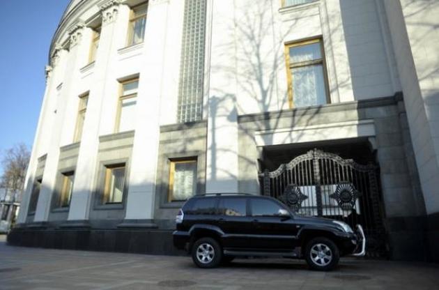 Порошенко подписал закон о снижении акцизов на импортные б/у автомобили