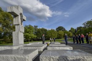 Порошенко у Варшаві вшанував пам'ять жертв Волинської трагедії