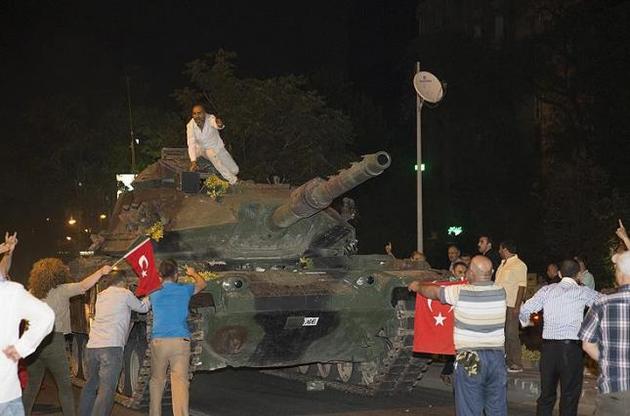 Число погибших при попытке переворота в Турции выросло до 90 человек