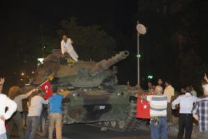 Число загиблих при спробі перевороту в Туреччині зросло до 90 осіб