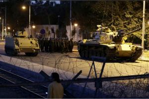Турецкий премьер сообщил о попытке военного переворота в стране