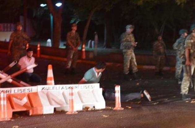 СМИ сообщают, что Эрдогана в столице нет.