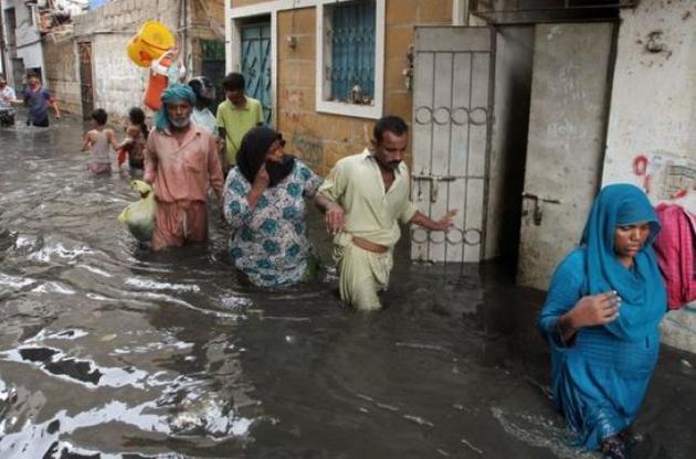 У Пакистані люди гинуть від ударів струмом під час повені