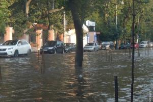 Сильна злива затопила Одесу