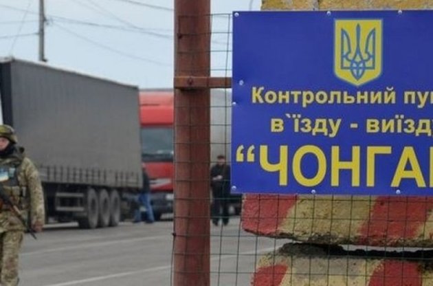 На новых блокпостах в оккупированном Крыму ОМОН досматривает автобусы