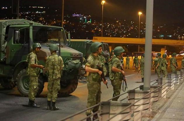 У Туреччині в зв'язку зі спробою державного перевороту затримали 10 іноземців