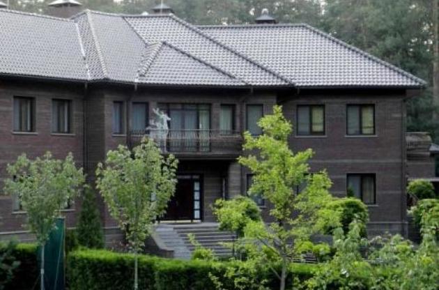 У прокурора, посадившего Луценко, отобрали большой дом под Киевом