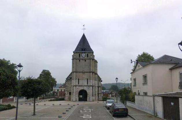 Во Франции власти отказываются хоронить терориста, напавшего на церковь