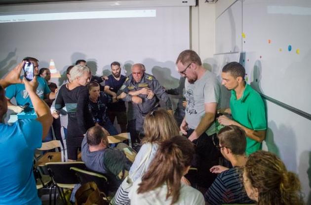 Блогер устроил драку на лекции в Одессе