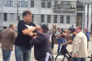 В Москве избили участников антивоенного пикета и полицейских