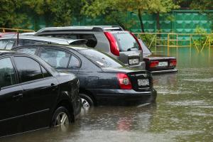 Небувала злива затопила вулиці в Москві