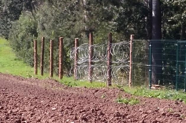 Так виглядає російський паркан на кордоні з Польщею
