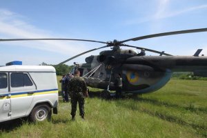 Военный вертолет зацепил провод линии электропередач в Донбассе