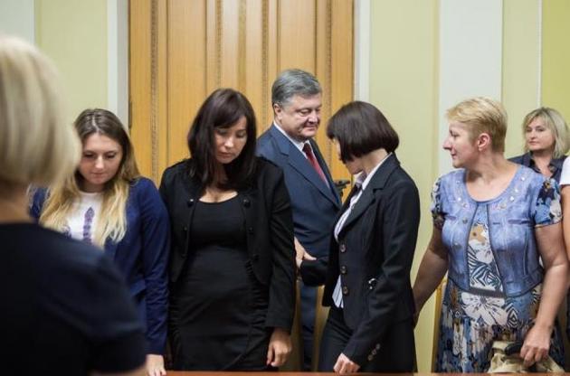 Президент поспілкувався з мамами і дружинами українських бійців