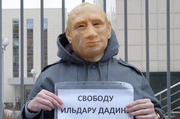 Стало известно имя активиста, который сбежал из РФ и попросил убежища в Украине