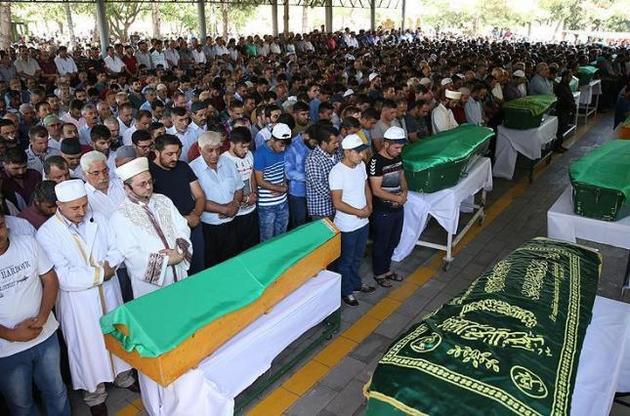 Похорони жертв теракту в Газіантепі