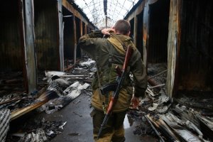 У Донбасі місцеві жителі побили п'яних російських військових і намагалися підірвати їх автомобіль - розвідка