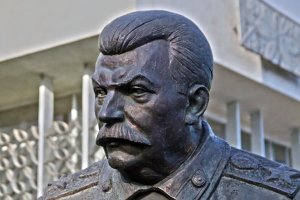 Близько 30% українців назвали Сталіна "великим вождем"