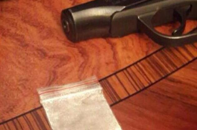 Прикордонник збував наркотики за допомогою спільників