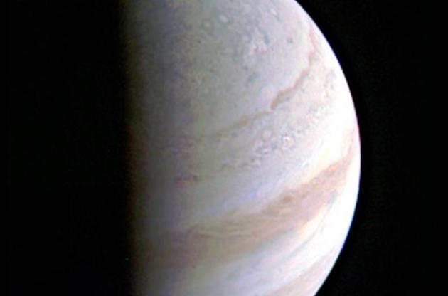 "Юнона" "посмотрела" на Юпитер с максимально близкого расстояния