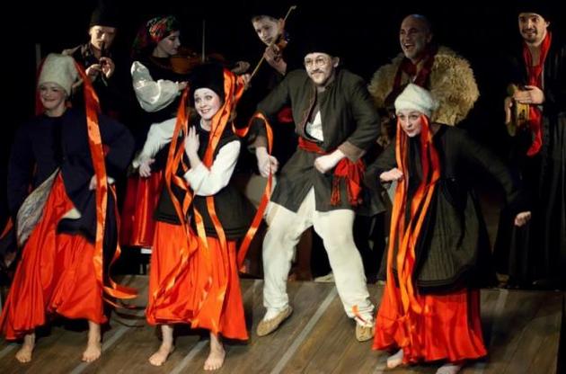 Сцена з вистави Morituri te salutant