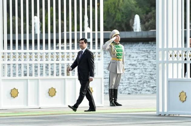 Страна Аркадага Туркменистан переживает "эпоху счастья"