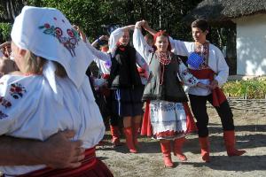 В Пирогово показали традиции украинской свадьбы