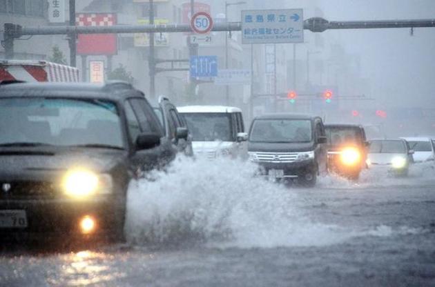 Сильний дощ викликав повені в Японії