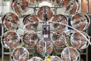 Ученые создали прожектор почти в 22 тысячи раз мощнее Солнца