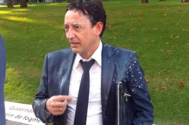 Октавиан Армашу принял молочный "душ"