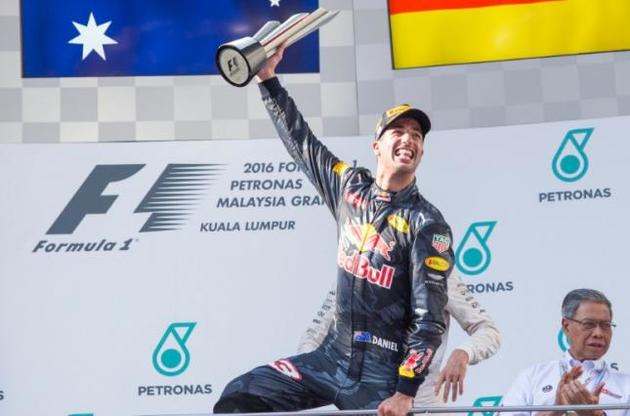 Формула-1: Риккардо выиграл Гран-при Малайзии, Росберг укрепил лидерство в сезоне
