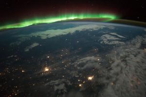 NASA опубликовало снимок северного сияния из космоса
