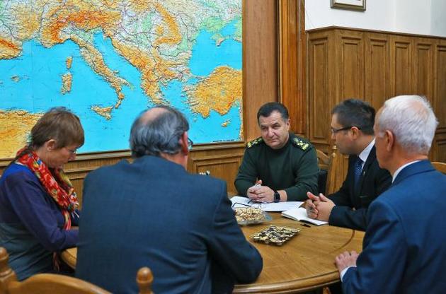 Полторак зустрівся з військовими радниками зі США, Канади, Великобританії та Литви