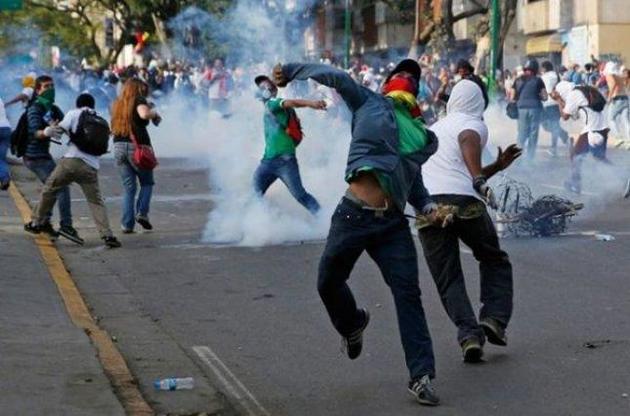 В  Венесуэле в ходе протестов против президента Мадуро погиб полицейский