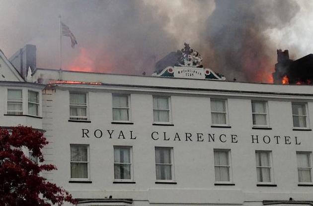 Пожар уничтожил старейший отель в Англии