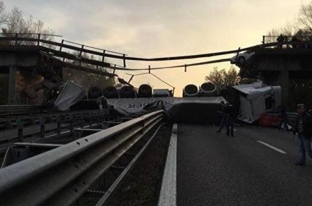 В Италии автомобильный мост рухнул на шоссе, множество пострадавших