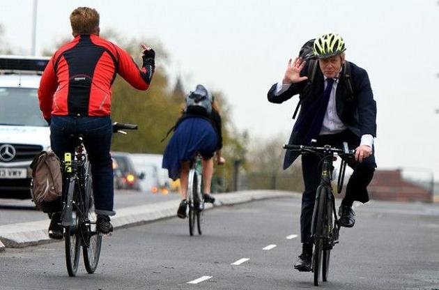 Голови британського МЗС заборонили їздити на роботу на велосипеді