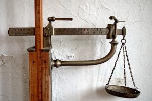 Вершник  з мірою в руці