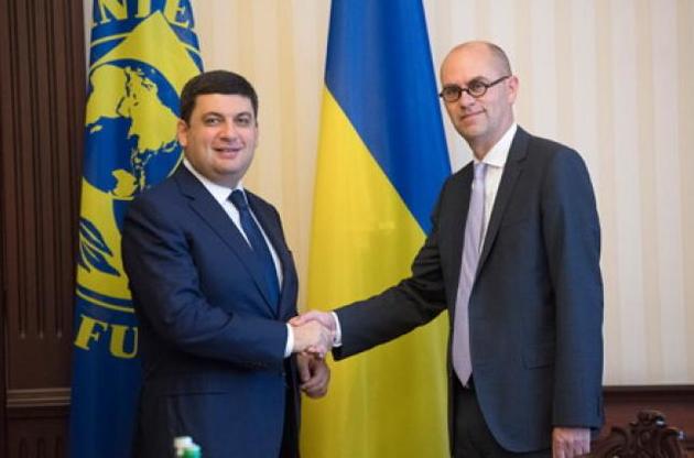 Гройсману приходится объяснять представителям МВФ, где он возьмет деньги на повышение зарплат